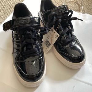 Adidas originals Forum 84 low sneakers in black, glossy leather